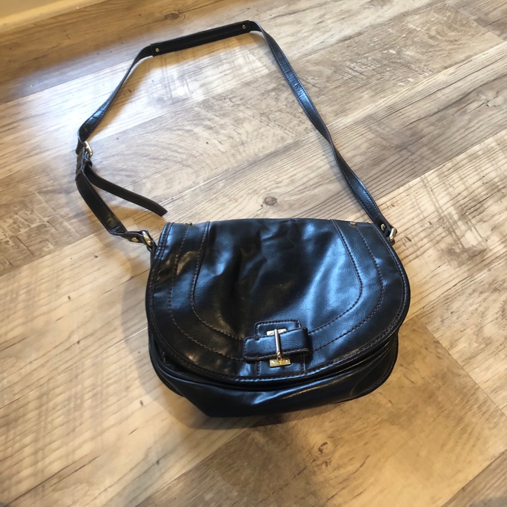 Black Nine West leather purse